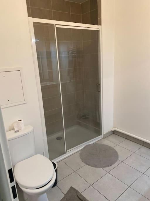 Grand appartement entier situé à aulnay-sous-bois Exterior foto